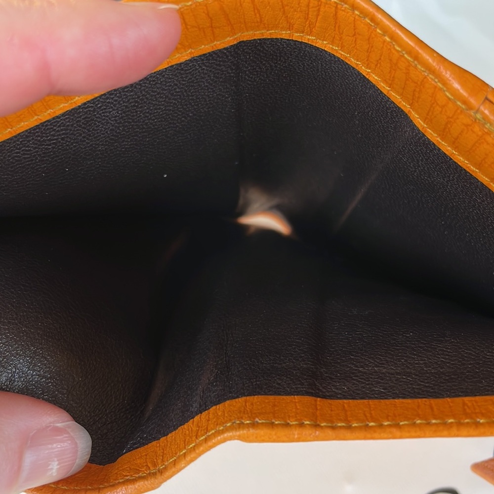 Vintage orange textured leather bi-fold wallet - Picture 9 of 16